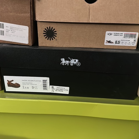 COACH - Picture 5 of 9